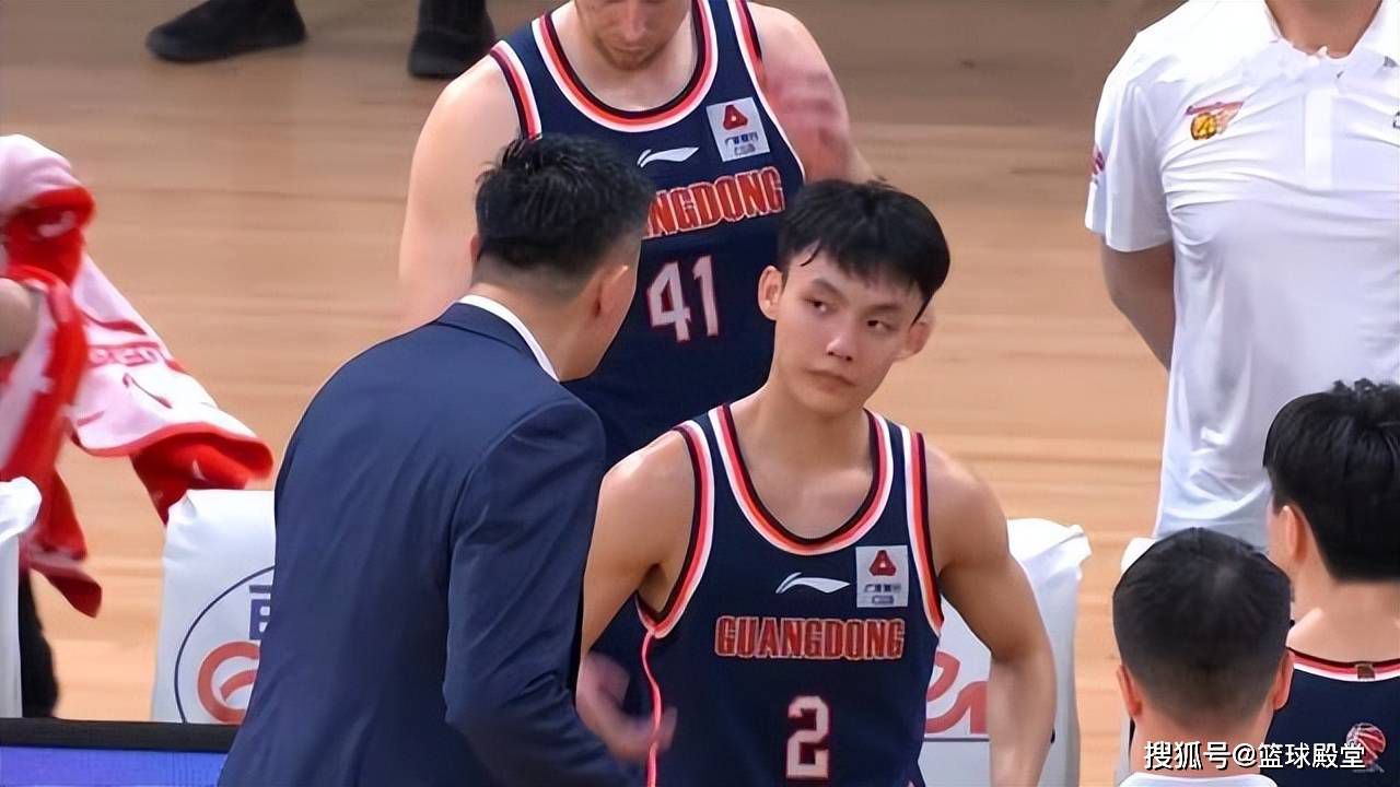 04:30 葡超 布拉加 0-1 本菲卡04:00 NBA 凯尔特人114-97魔术04:30 NBA 马刺110-146鹈鹕08:00 NBA 雄鹿128-119火箭KD28分隔扣2+1制胜！